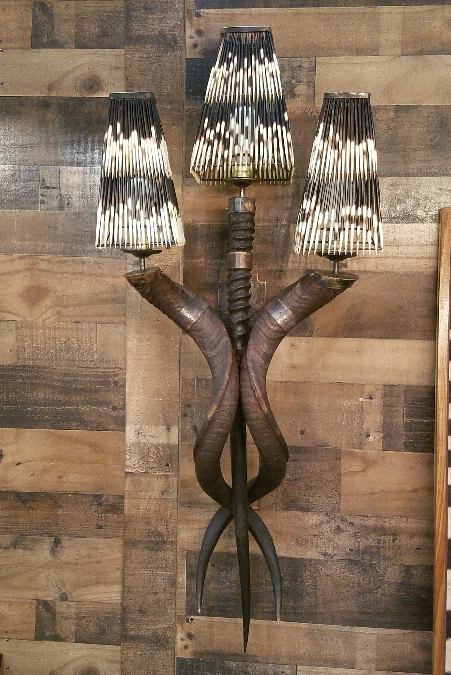 Suns of Silence スカル 置物 木箱付き Kudu Gemsbok Wall Sconce – Trophy Room Collection