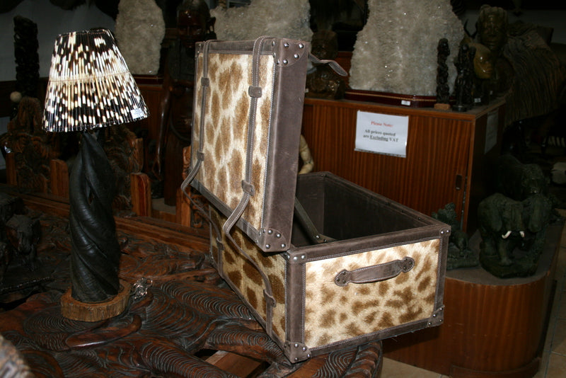 Serengeti Luggage Trunk - GIRAFFE - Trophy Room Collection 